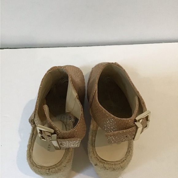 Kenneth Cole metallic peep toe platform, size 8.5 - Picture 6 of 9